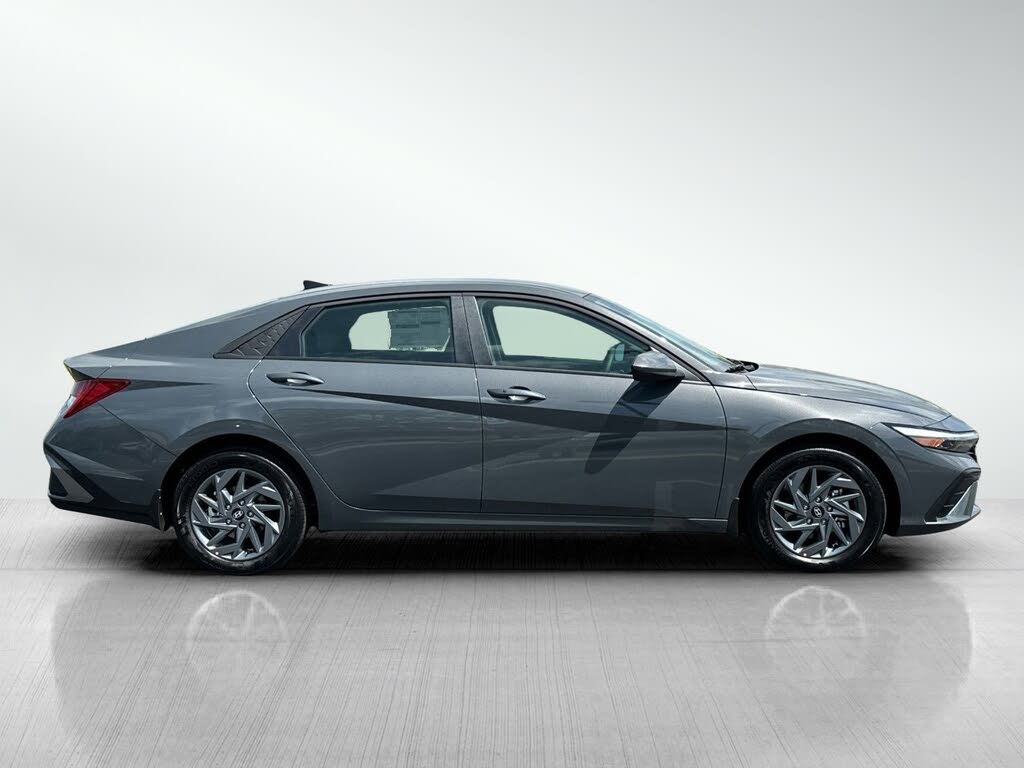 Image of 2025 Hyundai Elantra Hybrid