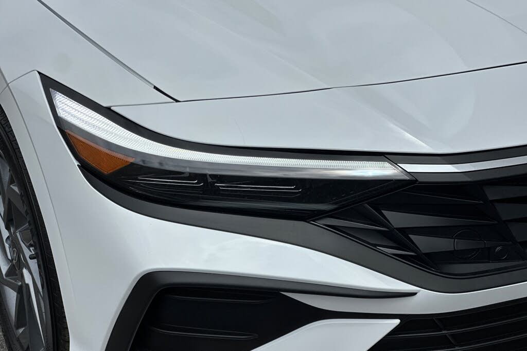 Image of 2025 Hyundai Elantra Hybrid