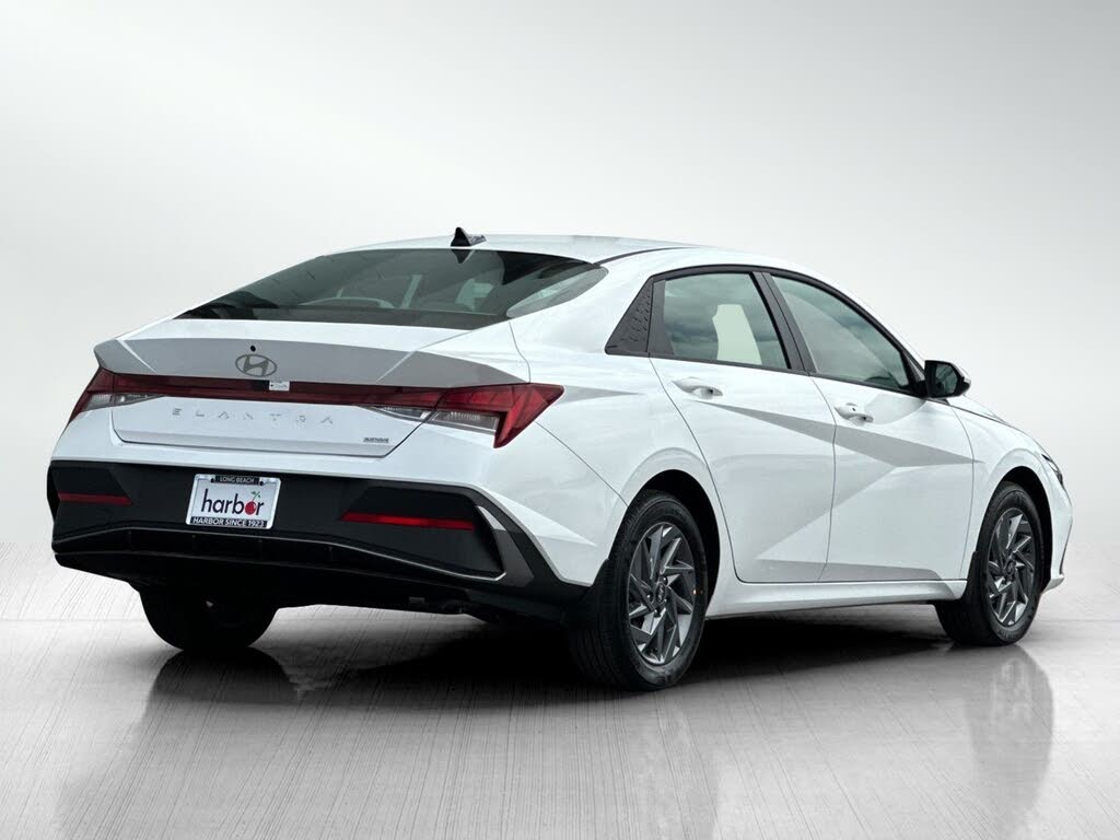 Image of 2025 Hyundai Elantra Hybrid