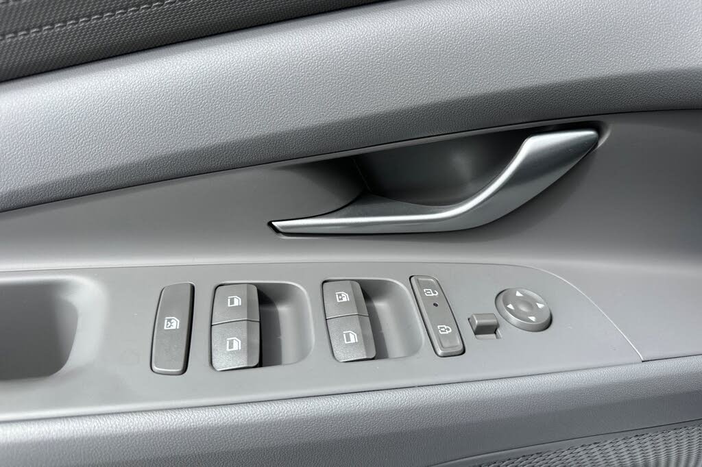 Image of 2025 Hyundai Elantra Hybrid
