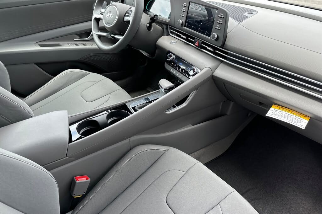 Image of 2025 Hyundai Elantra Hybrid