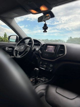 2019 Jeep Cherokee thumbnail – Pompano Beach, FL – 14