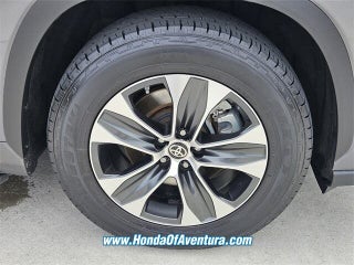 2020 Toyota Highlander thumbnail – North Miami Beach, FL – 16