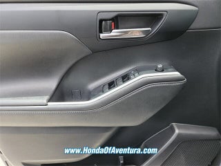 2020 Toyota Highlander thumbnail – North Miami Beach, FL – 27