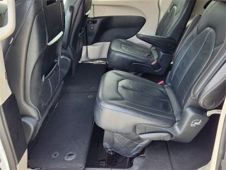 2017 Chrysler Pacifica thumbnail – Davie, FL – 11