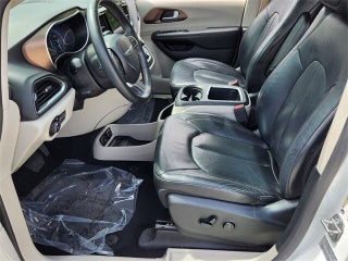 2017 Chrysler Pacifica thumbnail – Davie, FL – 10