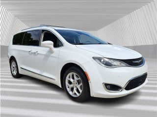 2017 Chrysler Pacifica thumbnail – Davie, FL – 8