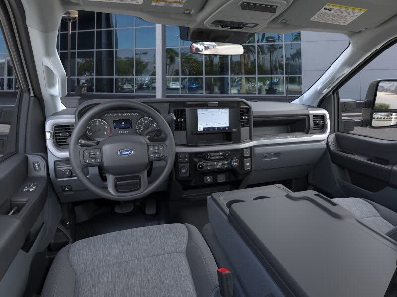 Ford F-350 Super Duty Chassis