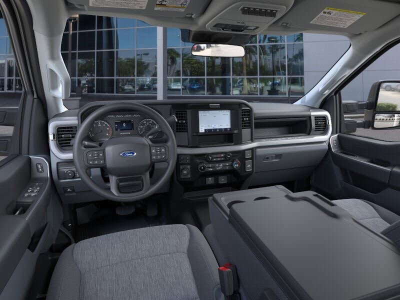 Ford F-350 Super Duty Chassis