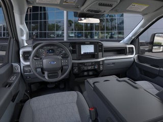 Ford F-350 Super Duty Chassis