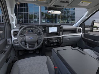 Ford F-350 Super Duty Chassis