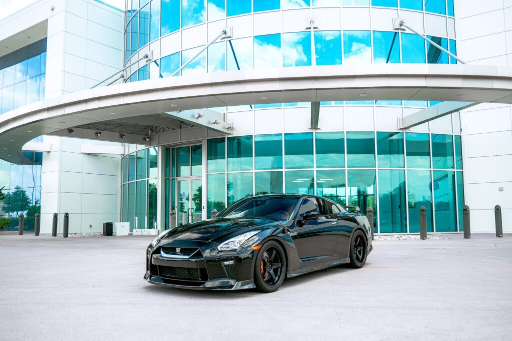 Nissan GT-R