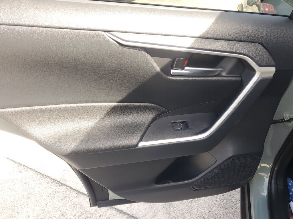 2022 Toyota RAV4 XLE Premium
                                    for sale in Miami, FL – photo 18