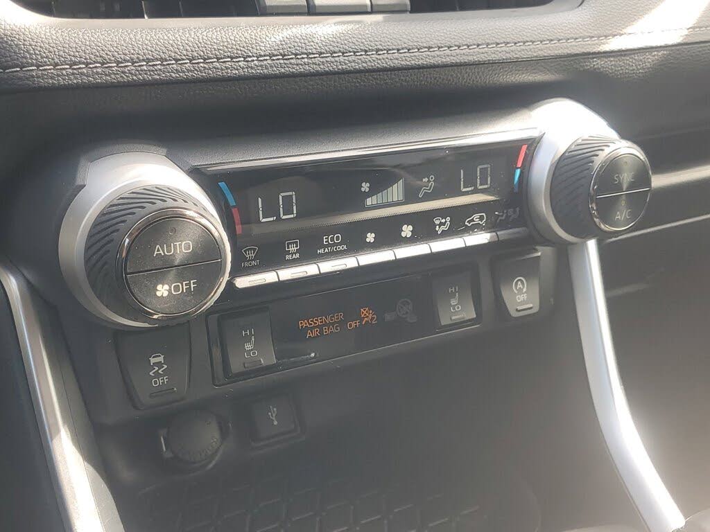 2022 Toyota RAV4 XLE Premium
                                    for sale in Miami, FL – photo 33