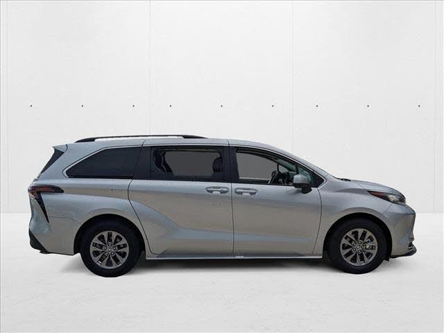 2023 Toyota Sienna XLE 7-Passenger
                                    for sale in Davie, FL – photo 4
