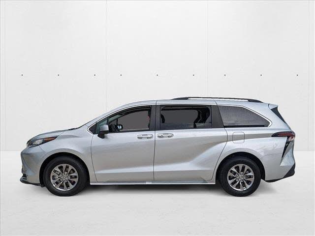 2023 Toyota Sienna XLE 7-Passenger
                                    for sale in Davie, FL – photo 9