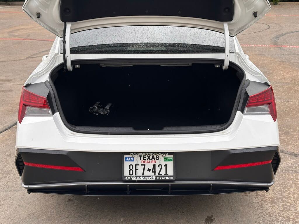 Image of 2024 Hyundai Elantra