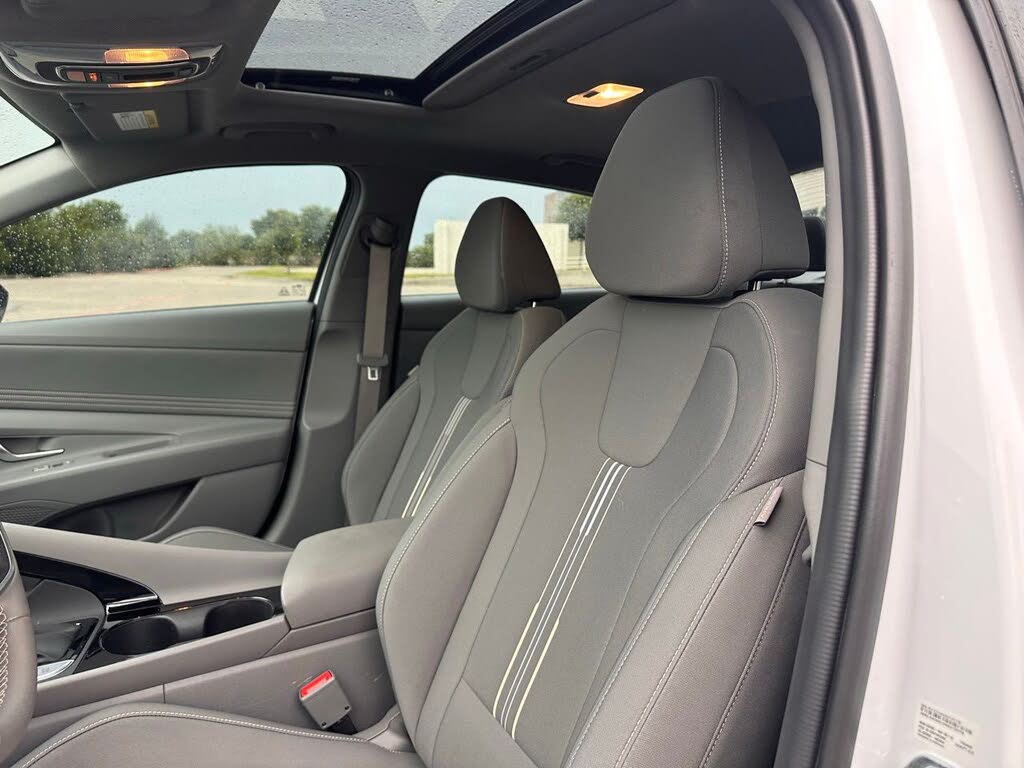 Image of 2024 Hyundai Elantra