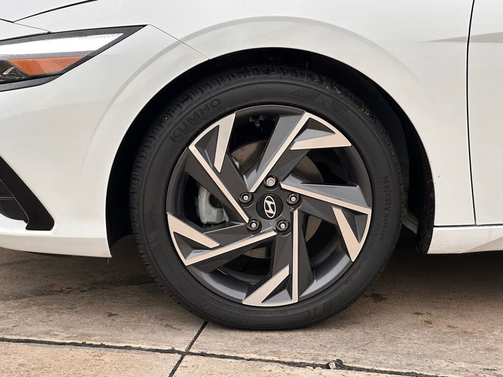 Image of 2024 Hyundai Elantra