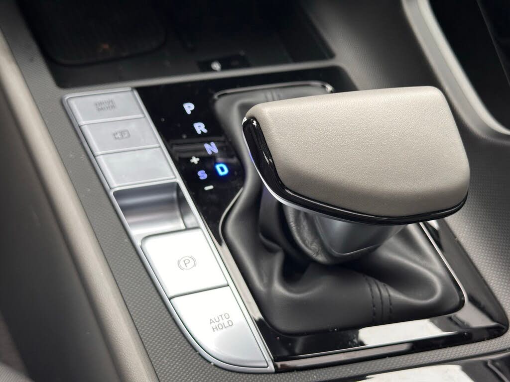 Image of 2024 Hyundai Elantra