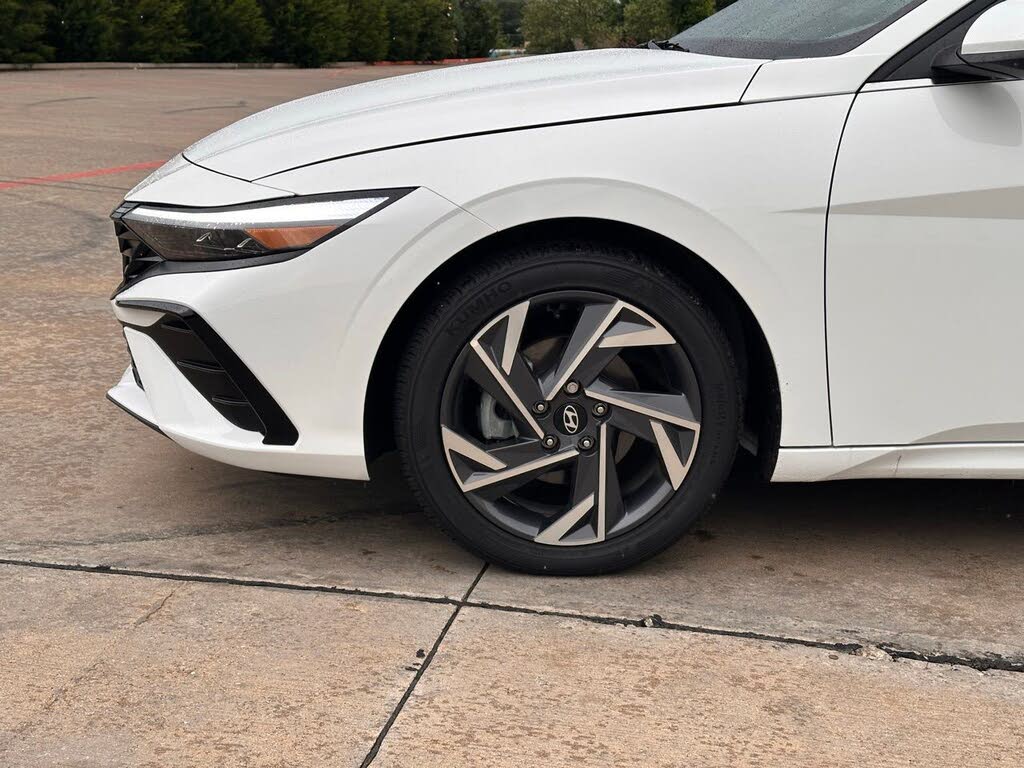 Image of 2024 Hyundai Elantra