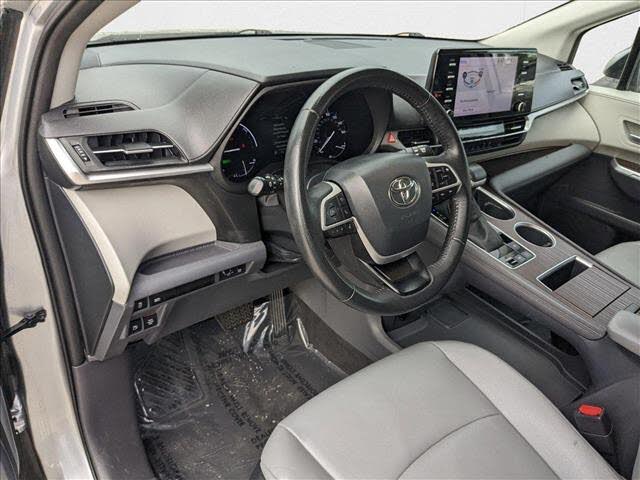 2023 Toyota Sienna XLE 7-Passenger
                                    for sale in Davie, FL – photo 32