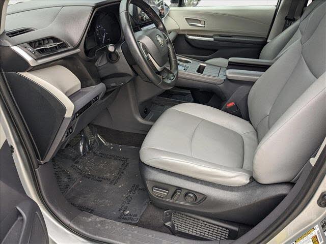2023 Toyota Sienna XLE 7-Passenger
                                    for sale in Davie, FL – photo 33
