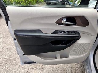 2022 Chrysler Voyager thumbnail – Plantation, FL – 23