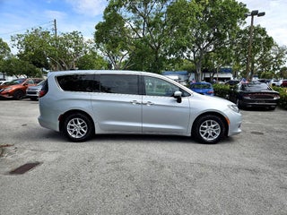 2022 Chrysler Voyager thumbnail – Plantation, FL – 4