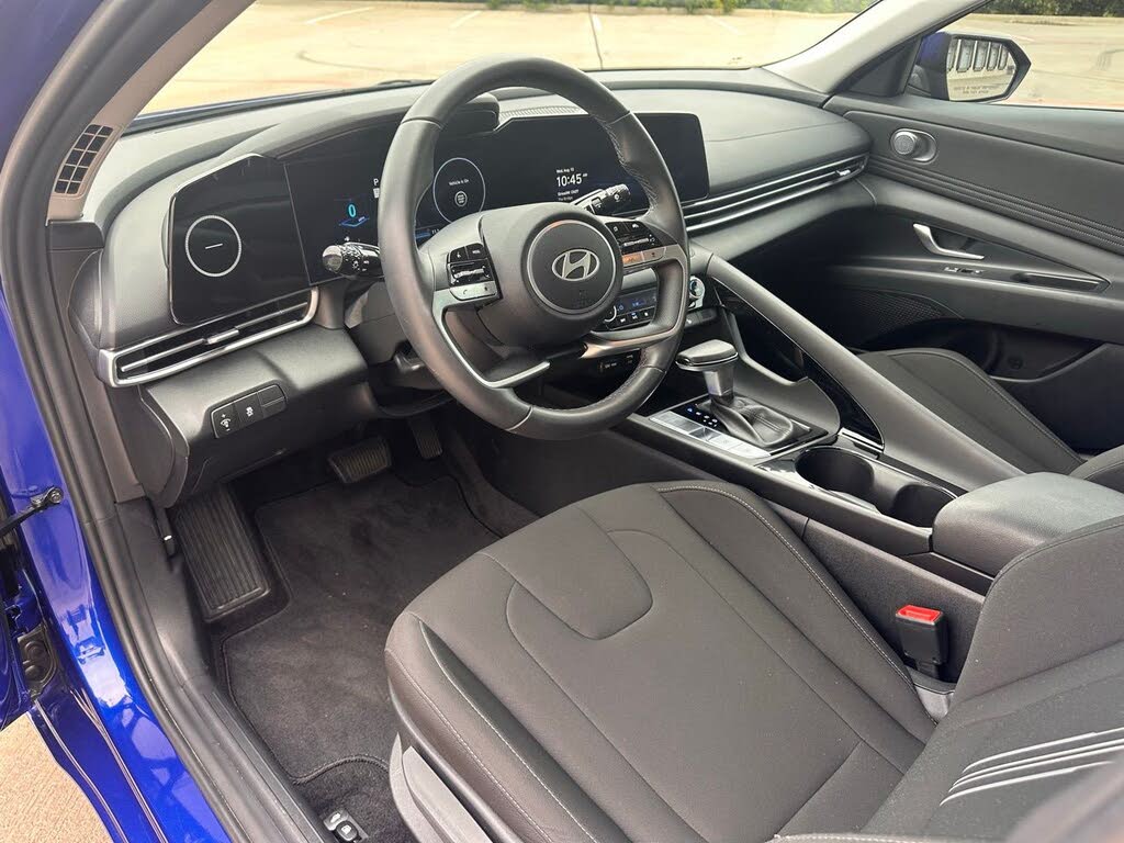 Image of 2024 Hyundai Elantra
