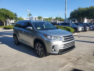 2017 Toyota Highlander thumbnail – Delray Beach, FL – 3
