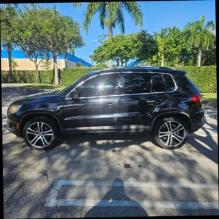 2011 Volkswagen Tiguan thumbnail – Miami, FL – 8