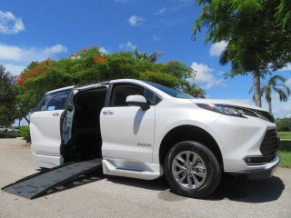 2023 Toyota Sienna thumbnail – Boca Raton, FL – 3