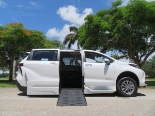 2023 Toyota Sienna thumbnail – Boca Raton, FL – 4