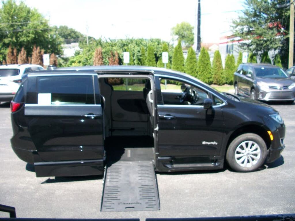 Image of 2018 Chrysler Pacifica