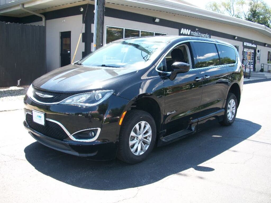 Image of 2018 Chrysler Pacifica