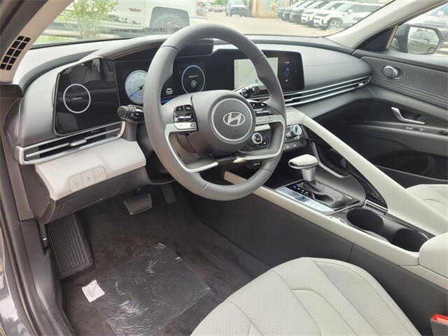 Image of 2025 Hyundai Elantra