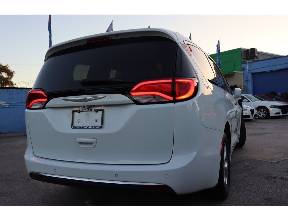 2017 Chrysler Pacifica Touring-L Plus
                                    for sale in Miami, FL – photo 6