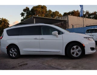 2017 Chrysler Pacifica thumbnail – Miami, FL – 5