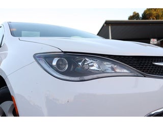 2017 Chrysler Pacifica thumbnail – Miami, FL – 3