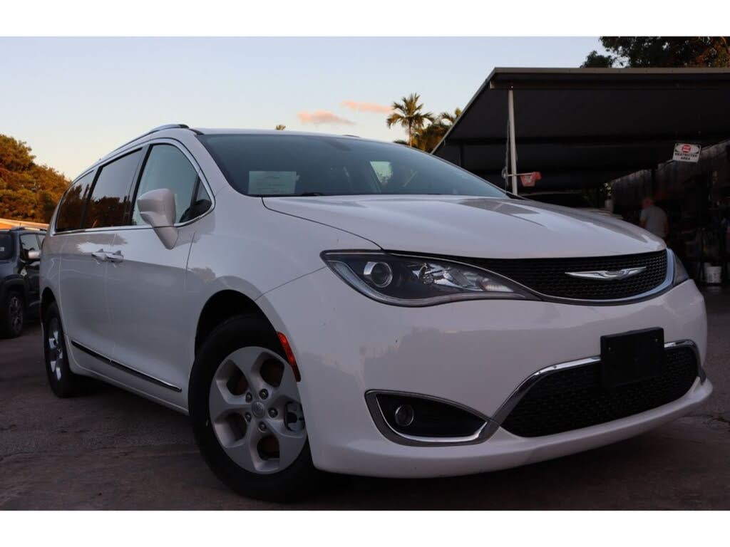 2017 Chrysler Pacifica Touring-L Plus
                                    for sale in Miami, FL – photo 1