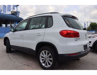 2017 Volkswagen Tiguan thumbnail – Miami, FL – 4