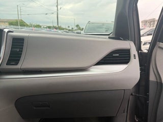 2016 Toyota Sienna thumbnail – Miami, FL – 31