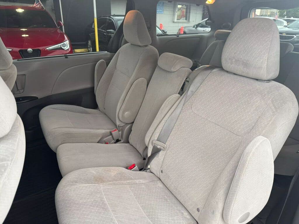 2016 Toyota Sienna LE 8-Passenger
                                    for sale in Miami, FL – photo 19