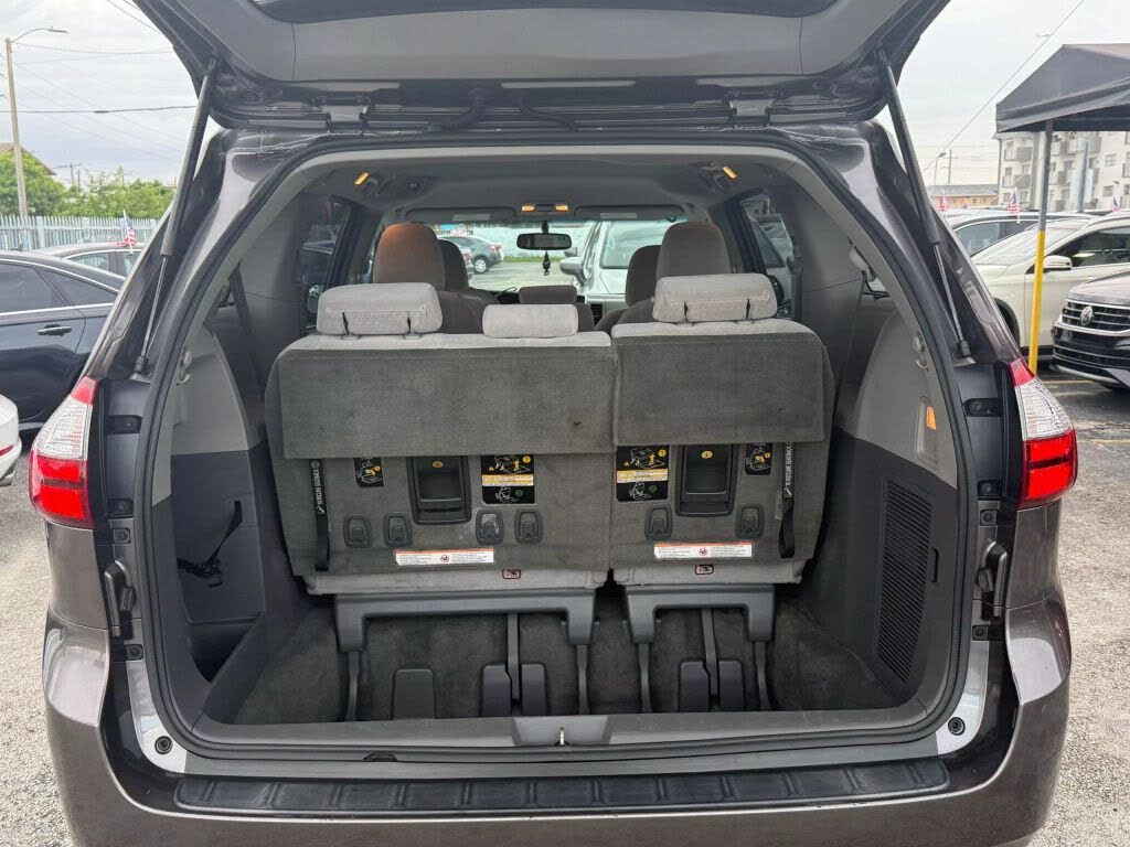 2016 Toyota Sienna LE 8-Passenger
                                    for sale in Miami, FL – photo 22