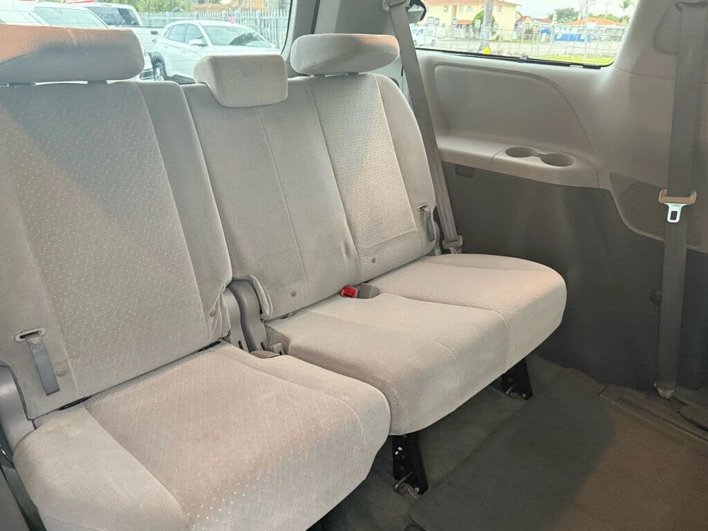 2016 Toyota Sienna LE 8-Passenger
                                    for sale in Miami, FL – photo 27