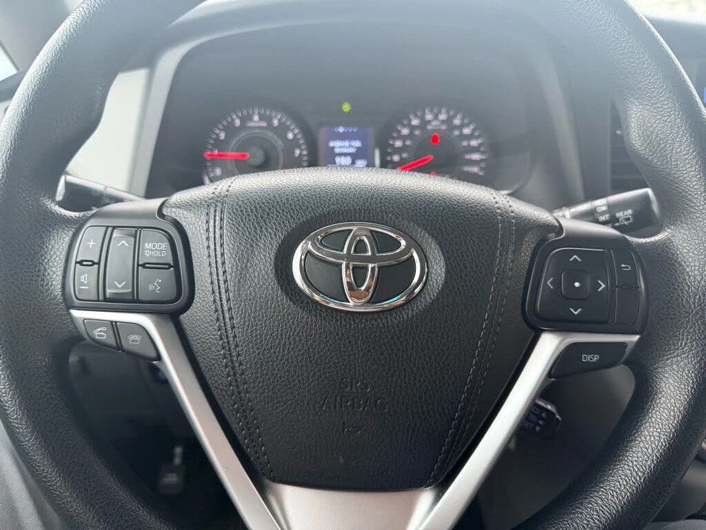 2016 Toyota Sienna LE 8-Passenger
                                    for sale in Miami, FL – photo 35