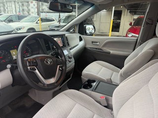 2016 Toyota Sienna thumbnail – Miami, FL – 16