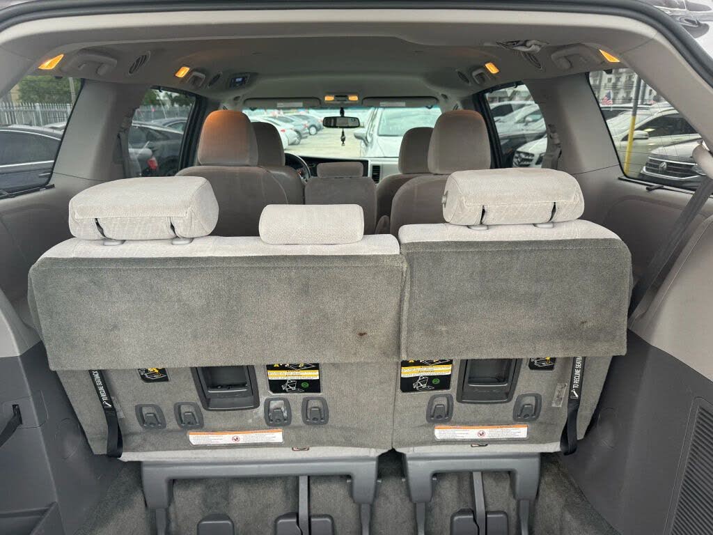 2016 Toyota Sienna LE 8-Passenger
                                    for sale in Miami, FL – photo 23
