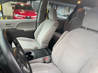 2016 Toyota Sienna thumbnail – Miami, FL – 17